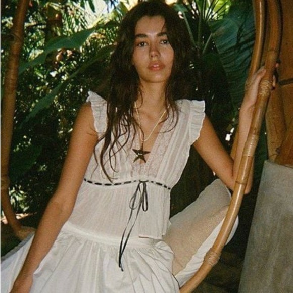 NWT KIMCHI BLUE AVA FLUTTER SLEEVE WHITE TOP XL (RUNS SMALL) - Picture 4 of 9